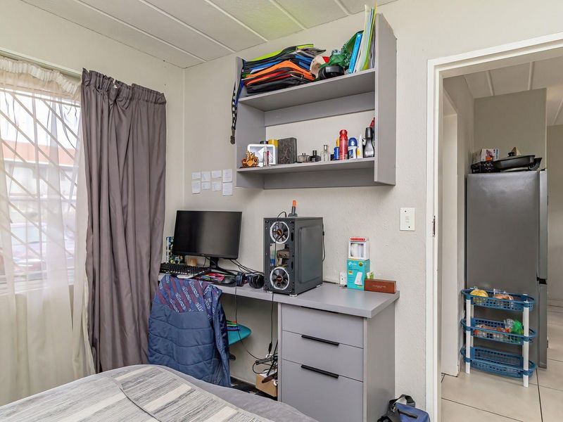 Townhouse For Sale in Glen Marais, Kempton Park - Photo 2