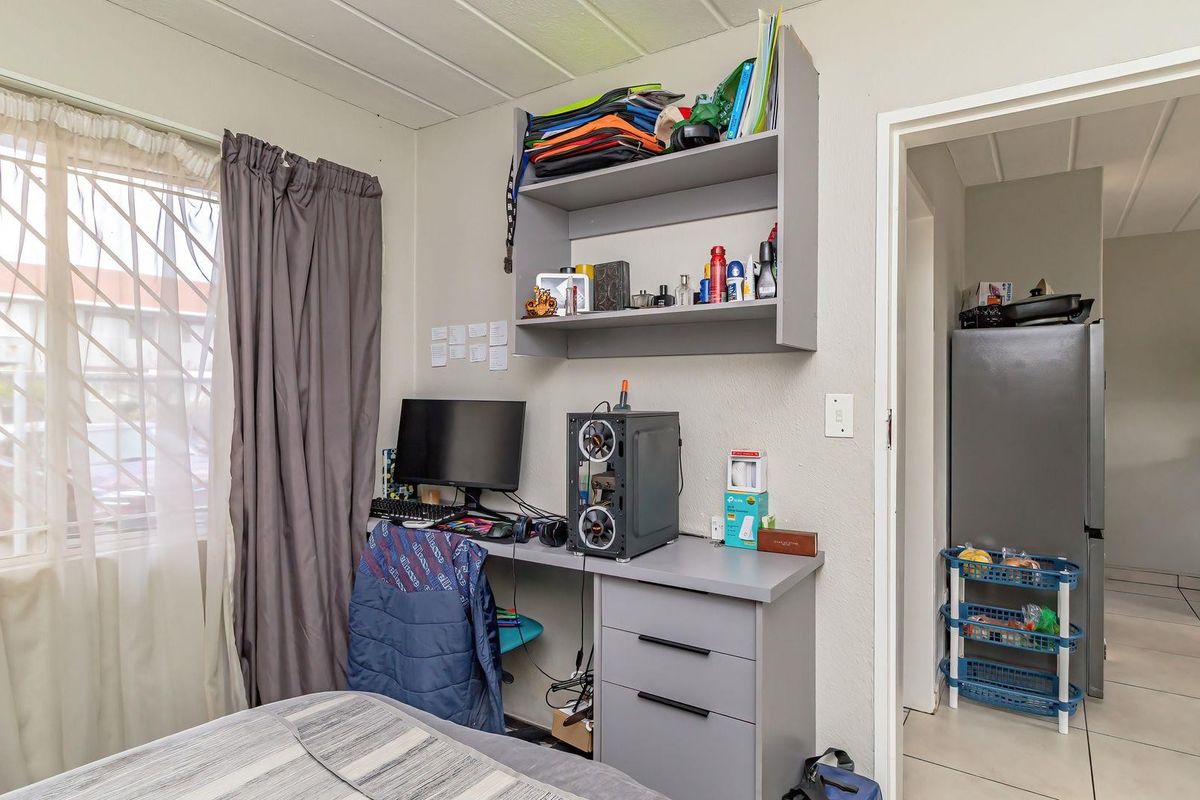 Townhouse For Sale in Glen Marais, Kempton Park - Photo 2