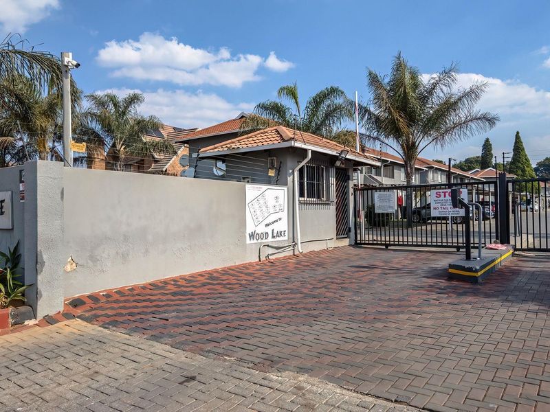 Townhouse For Sale in Glen Marais, Kempton Park - Photo 3