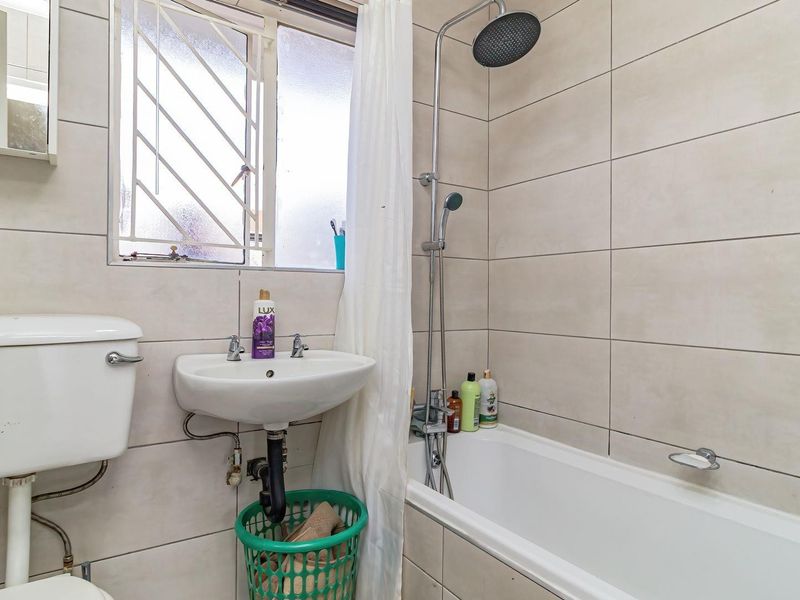 Townhouse For Sale in Glen Marais, Kempton Park - Photo 4