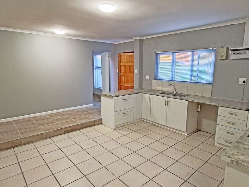 Apartment To Rent in Gustrouw, Strand - Photo 3