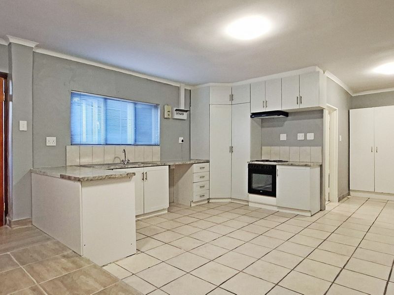 Apartment To Rent in Gustrouw, Strand - Photo 2