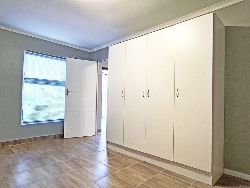Apartment To Rent in Gustrouw, Strand - Photo 6