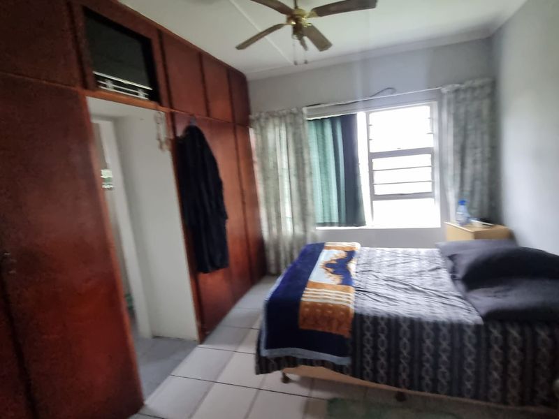Spacious 3 bedroom house for sale in Amalinda - Photo 9