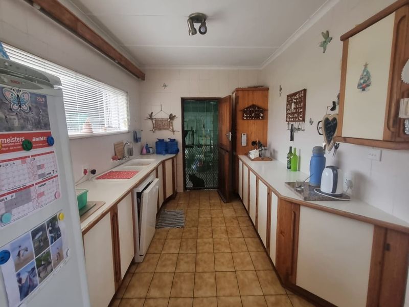 Spacious 3 bedroom house for sale in Amalinda - Photo 7