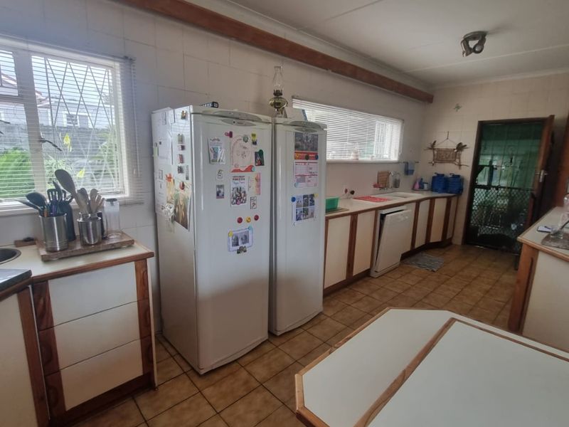 Spacious 3 bedroom house for sale in Amalinda - Photo 5