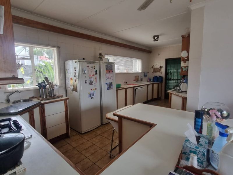 Spacious 3 bedroom house for sale in Amalinda - Photo 4