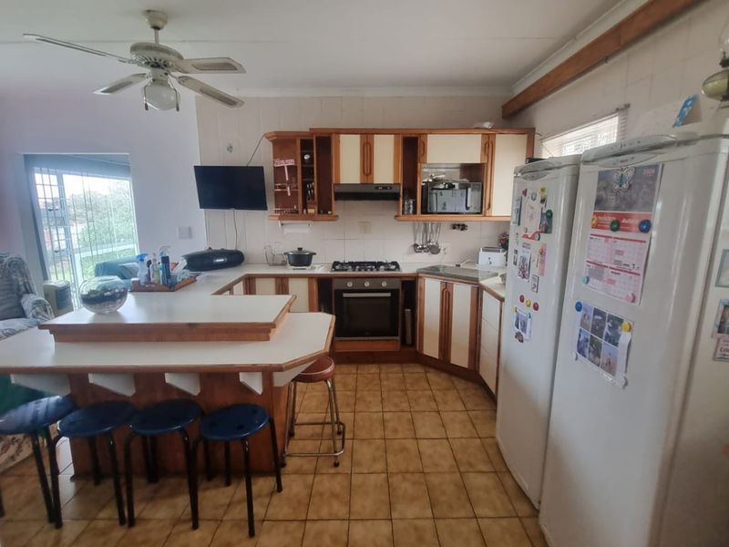 Spacious 3 bedroom house for sale in Amalinda - Photo 6