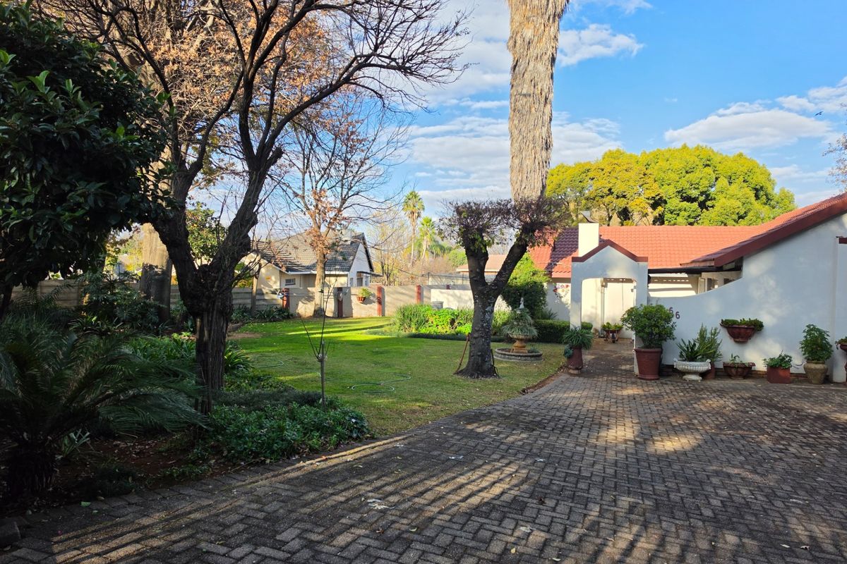 Stop dreaming and start living now, big yard for the kiddies. - Photo 2