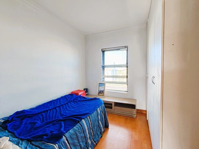 Apartment with a garage in Burgundy Estate, Milnerton - Photo 10