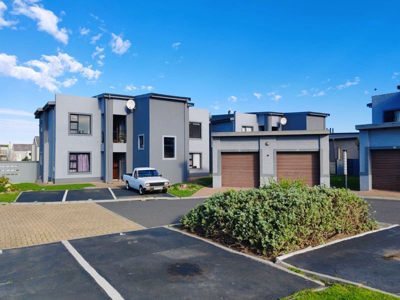 Apartment with a garage in Burgundy Estate, Milnerton - Photo 1