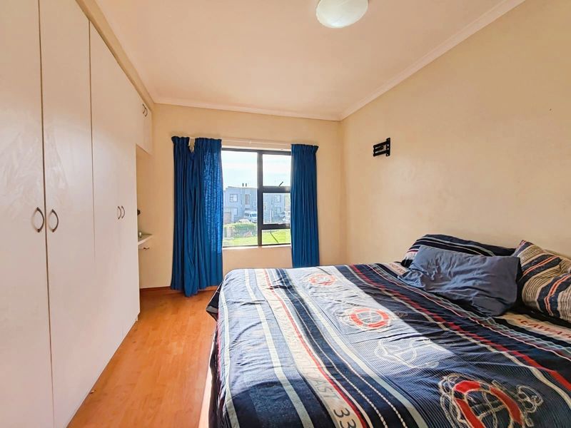 Apartment with a garage in Burgundy Estate, Milnerton - Photo 8