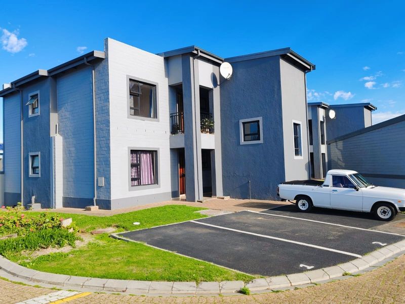 Apartment with a garage in Burgundy Estate, Milnerton - Photo 2