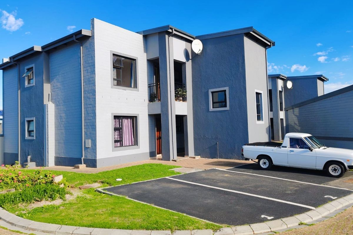 Apartment with a garage in Burgundy Estate, Milnerton - Photo 2