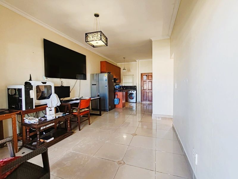 Apartment with a garage in Burgundy Estate, Milnerton - Photo 3