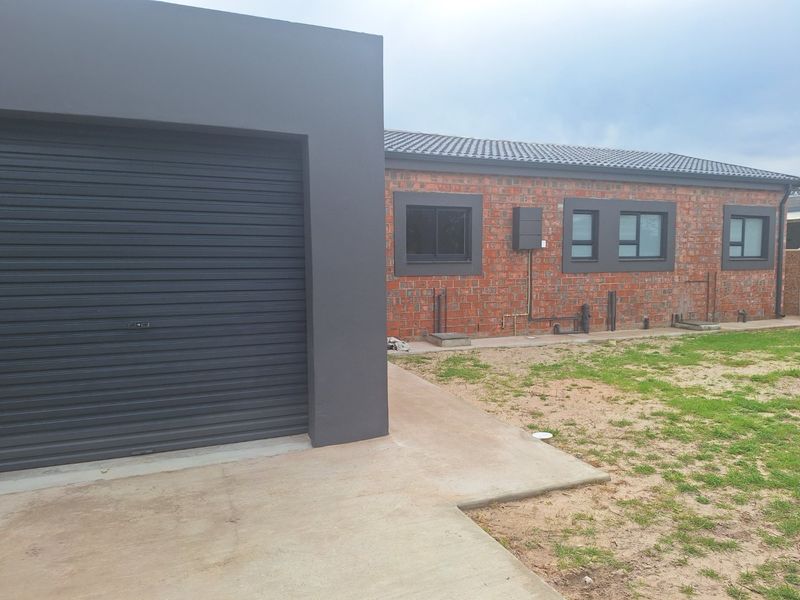 House For Sale in Albertinia - Photo 4