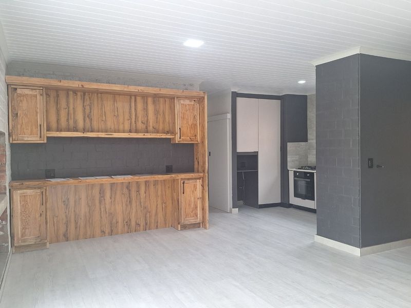 House For Sale in Albertinia - Photo 9