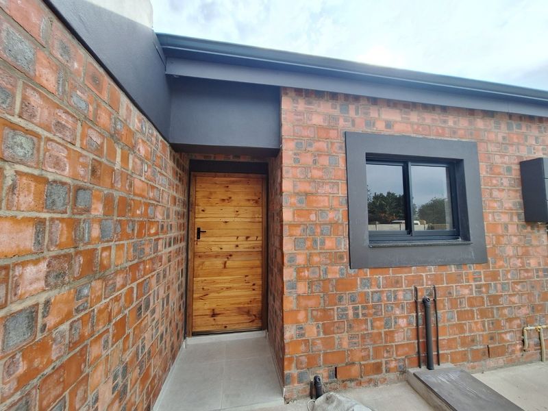 House For Sale in Albertinia - Photo 6