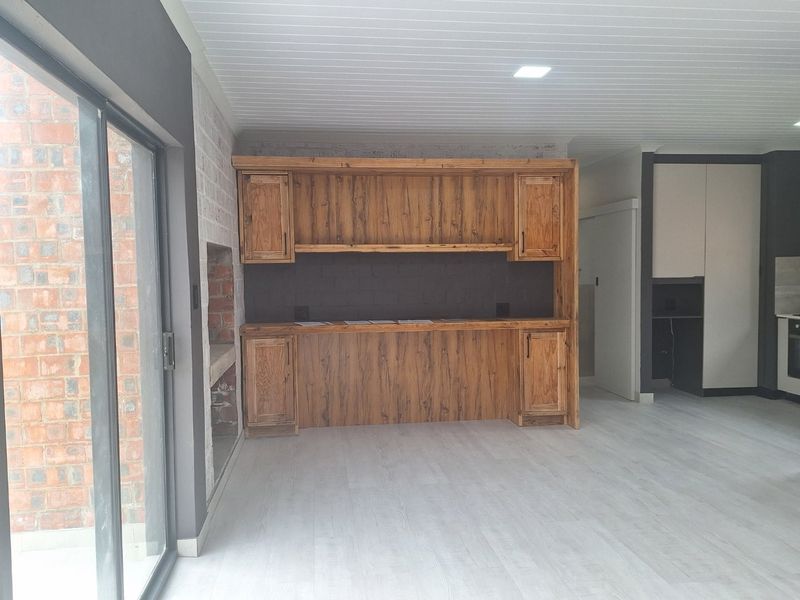 House For Sale in Albertinia - Photo 8