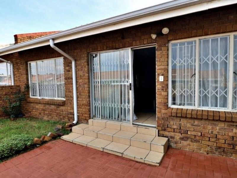 Apartment For Sale in Norkem Park, Kempton Park - Photo 2