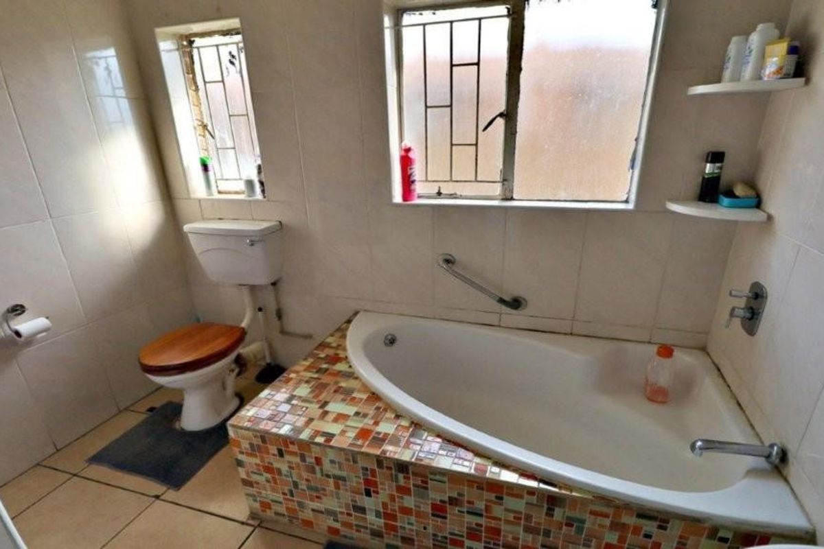Apartment For Sale in Norkem Park, Kempton Park - Photo 4