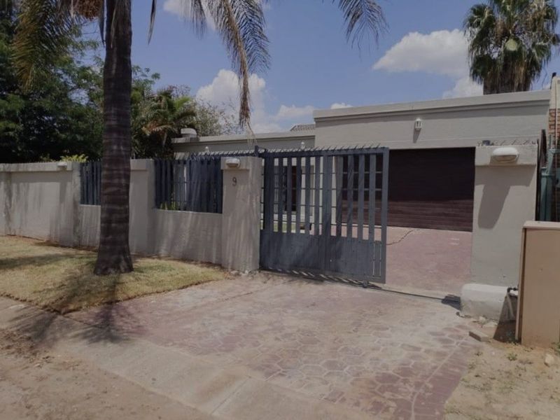 Fabulous Family Home For Sale in Theresapark, Akasia - Photo 1