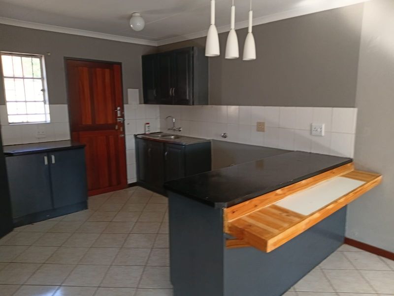 Fabulous Family Home For Sale in Theresapark, Akasia - Photo 5