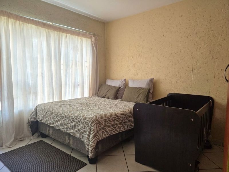 2 Bed 2 Bath with lock-up Garage in Croydon - Photo 7