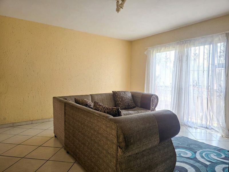 2 Bed 2 Bath with lock-up Garage in Croydon - Photo 6