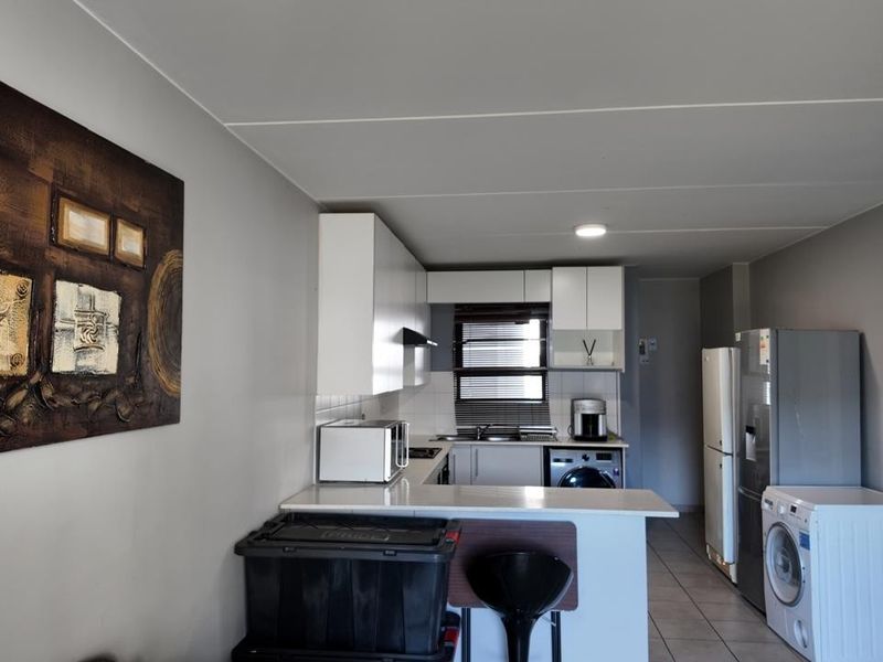 Apartment To Rent in Parklands, Blouberg - Photo 4