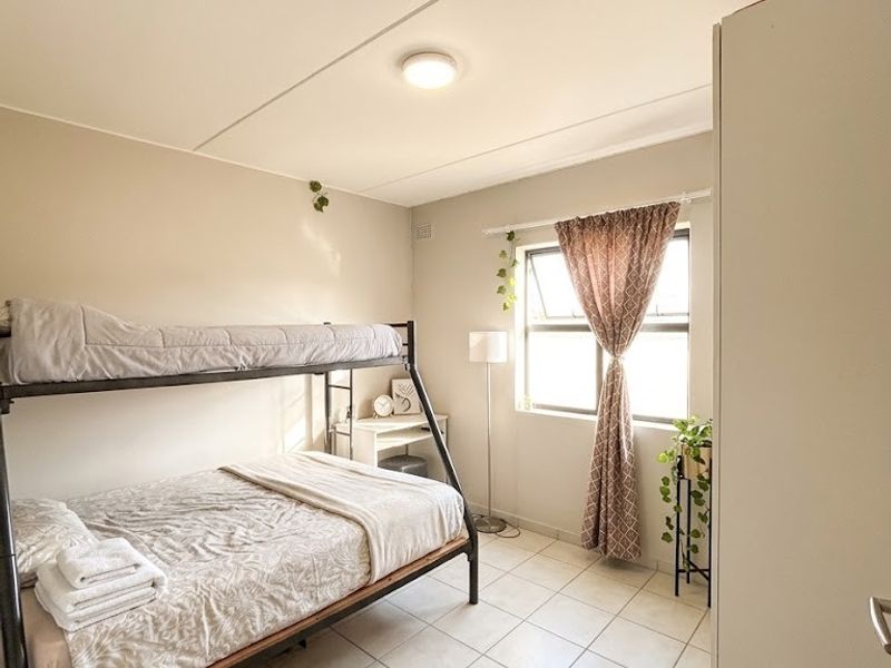 Apartment To Rent in Parklands, Blouberg - Photo 6