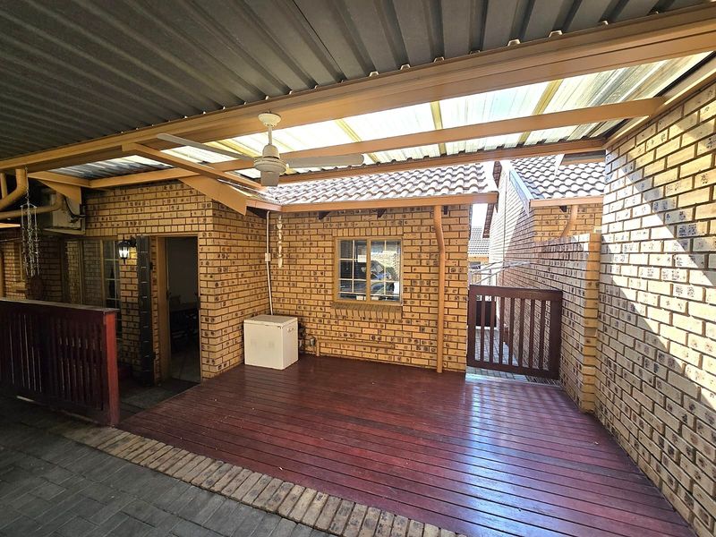 2 Bedroom, 2 Bathroom Townhouse To Rent in Magalieskruin. - Photo 7