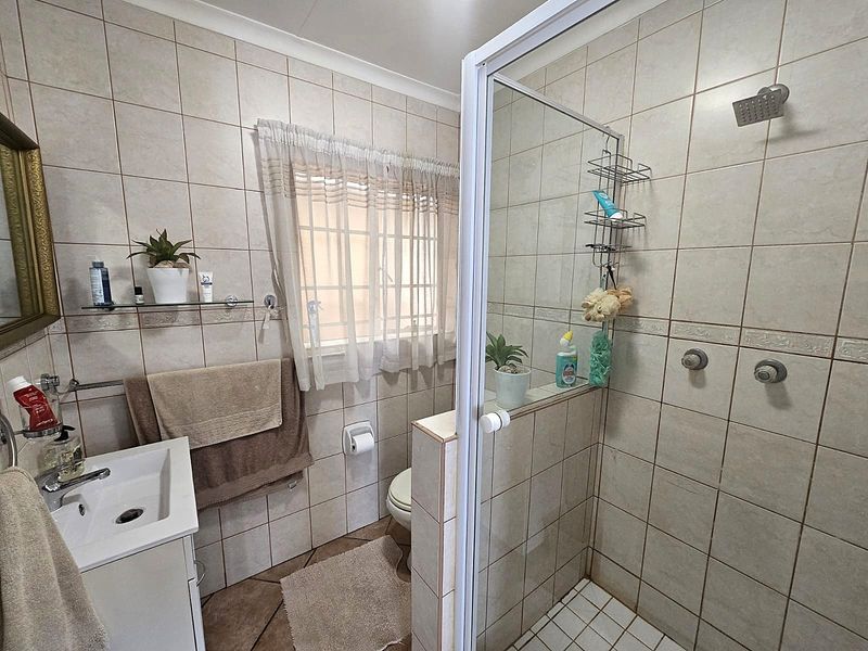 2 Bedroom, 2 Bathroom Townhouse To Rent in Magalieskruin. - Photo 10