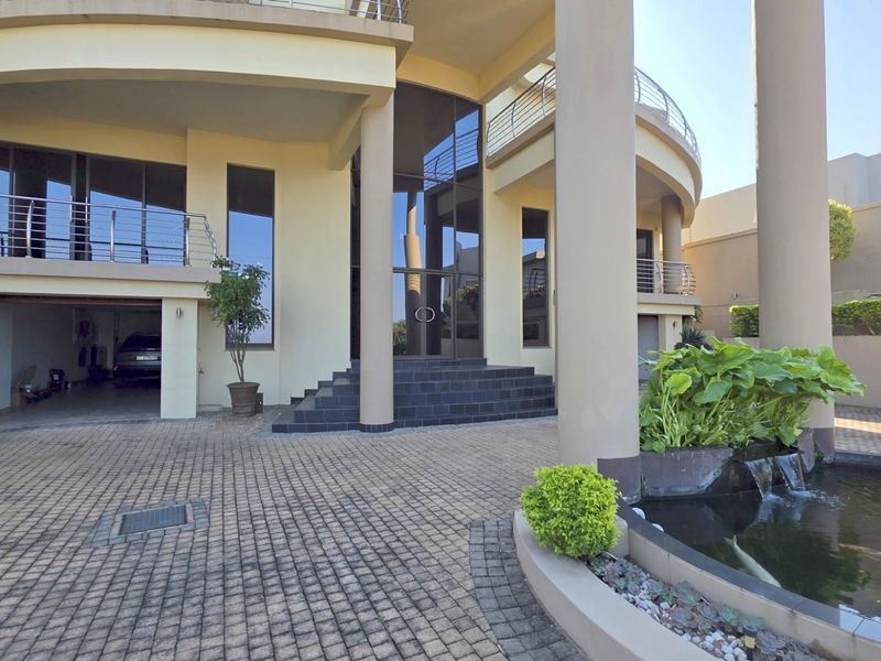 Opulent 5 bedroom, 5 bathroom Home in Oslo Beach with Effortless Ocean Vistas - Photo 2