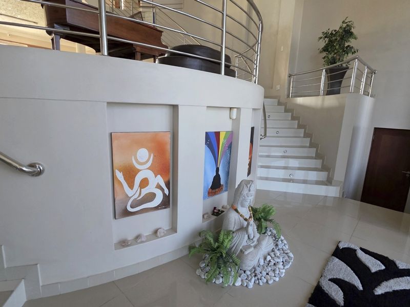 Opulent 5 bedroom, 5 bathroom Home in Oslo Beach with Effortless Ocean Vistas - Photo 5