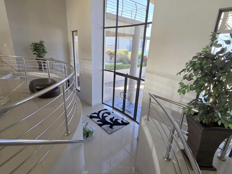 Opulent 5 bedroom, 5 bathroom Home in Oslo Beach with Effortless Ocean Vistas - Photo 7