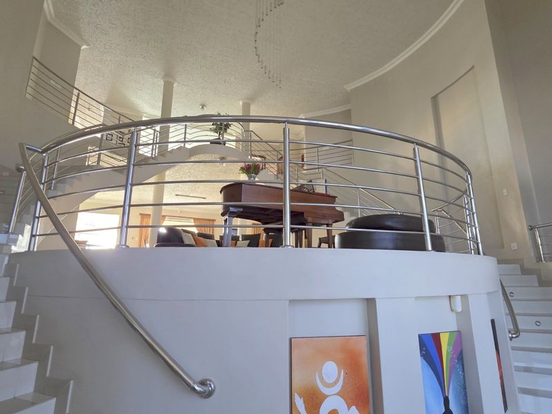 Opulent 5 bedroom, 5 bathroom Home in Oslo Beach with Effortless Ocean Vistas - Photo 6
