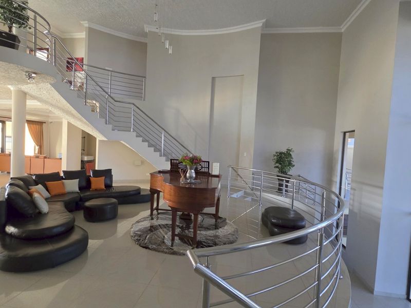 Opulent 5 bedroom, 5 bathroom Home in Oslo Beach with Effortless Ocean Vistas - Photo 9