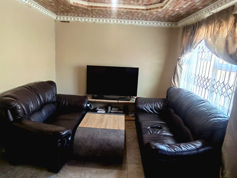 TWO BEDROOM HOUSE FOR SALE AT NU13 MDANTSANE - Photo 4