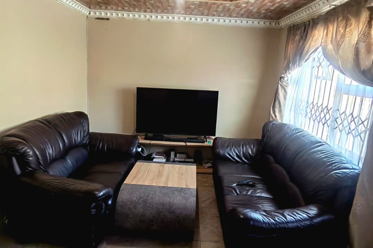 TWO BEDROOM HOUSE FOR SALE AT NU13 MDANTSANE - Photo 4