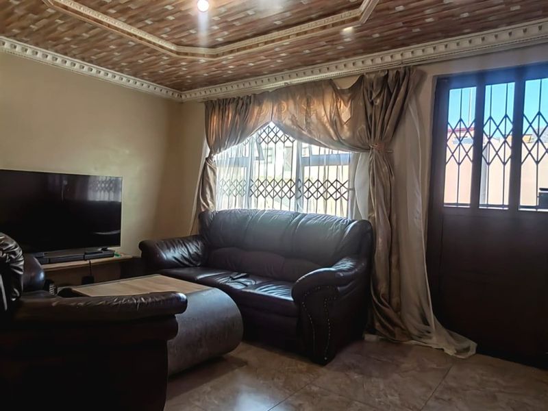 TWO BEDROOM HOUSE FOR SALE AT NU13 MDANTSANE - Photo 5