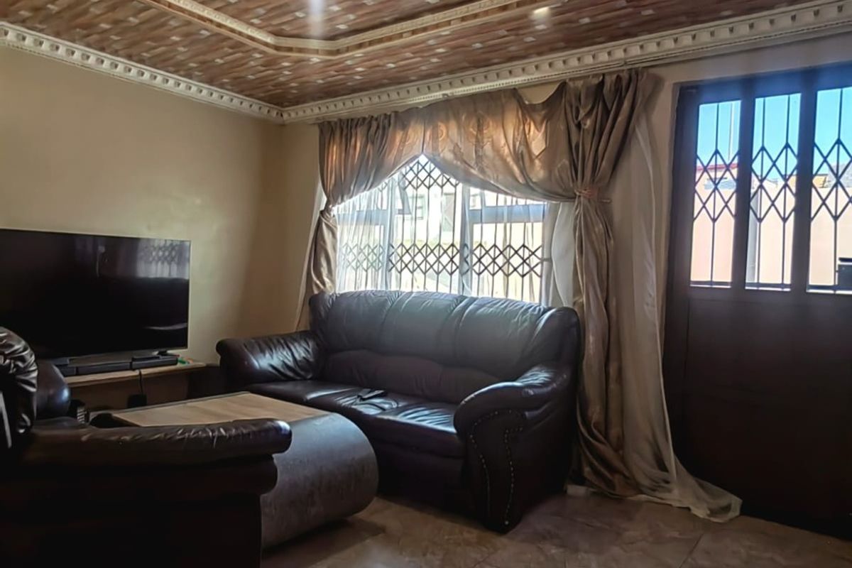 TWO BEDROOM HOUSE FOR SALE AT NU13 MDANTSANE - Photo 5