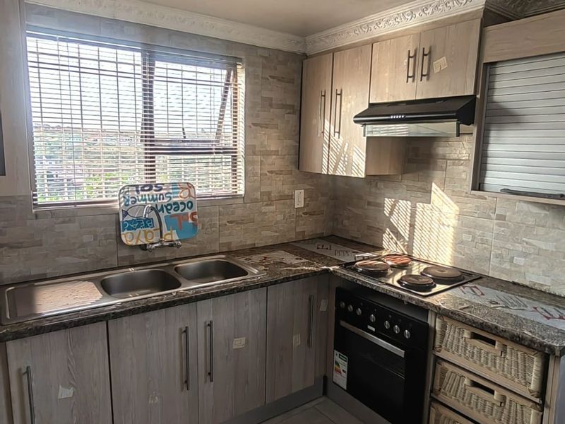 TWO BEDROOM HOUSE FOR SALE AT NU13 MDANTSANE - Photo 2