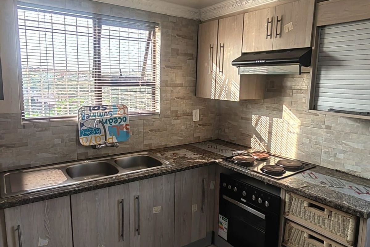 TWO BEDROOM HOUSE FOR SALE AT NU13 MDANTSANE - Photo 2