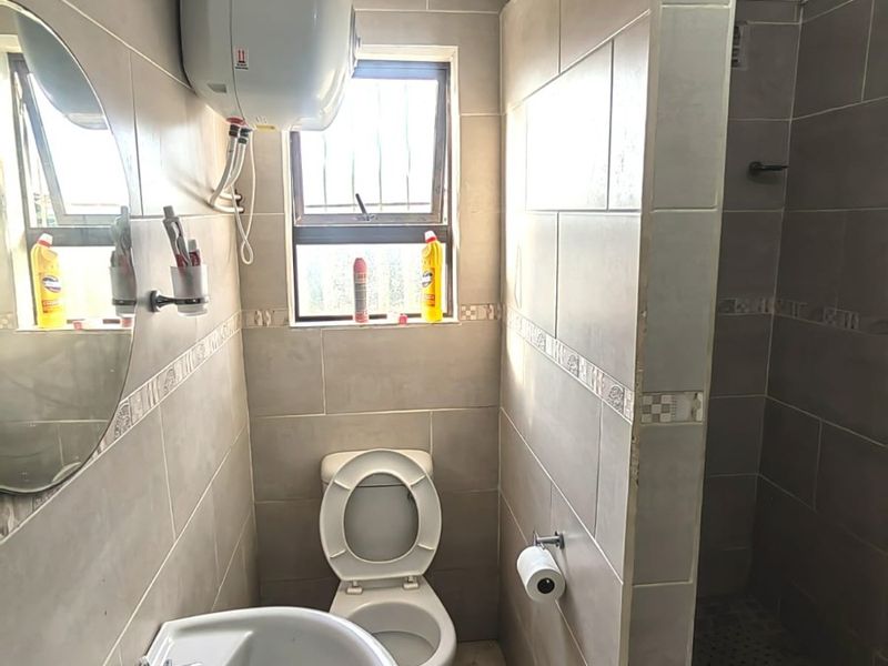 TWO BEDROOM HOUSE FOR SALE AT NU13 MDANTSANE - Photo 8