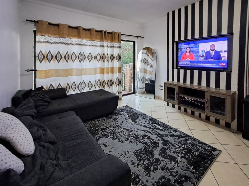 Rental - 2 Bedroom Apartment, Secured and peaceful complex - Photo 1