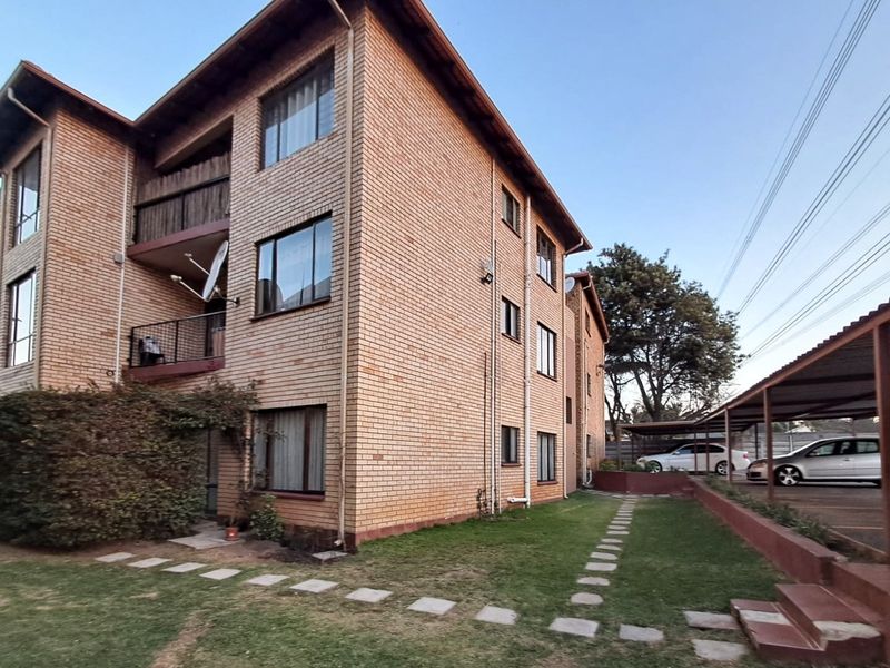 Rental - 2 Bedroom Apartment, Secured and peaceful complex - Photo 2