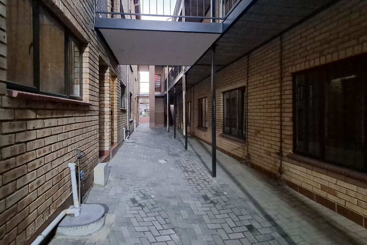 Rental - 2 Bedroom Apartment, Secured and peaceful complex - Photo 4
