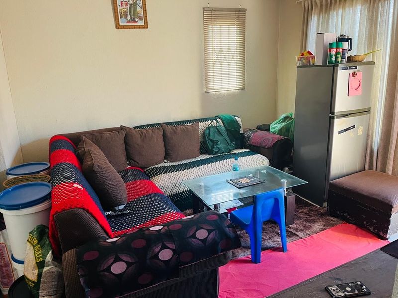3 Bedroom House For Sale in Glenway Estate, Pretoria - Photo 7