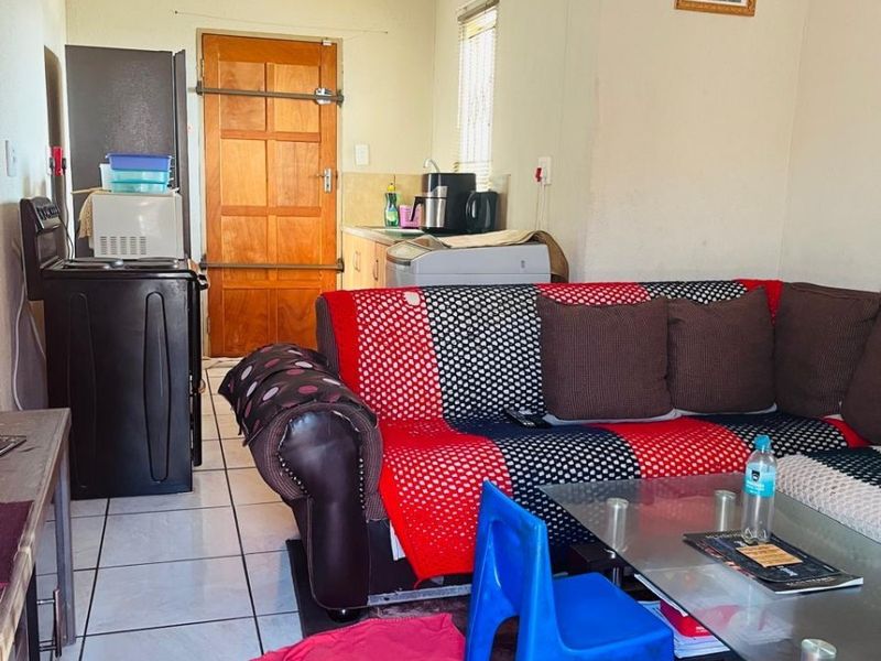 3 Bedroom House For Sale in Glenway Estate, Pretoria - Photo 6